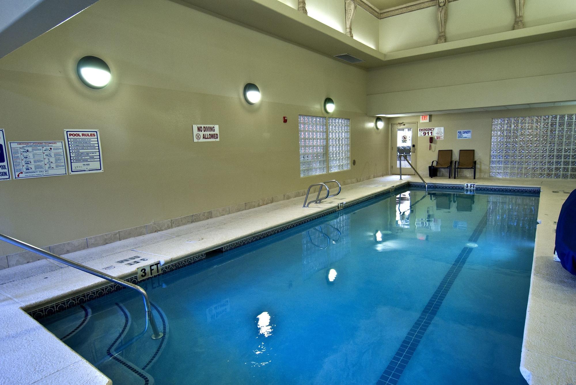 Radisson Airport Hotel 3*